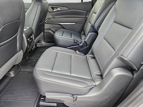 New 2026 Chevrolet Traverse LT w/ Sun and Wheel Package FWD image 16
