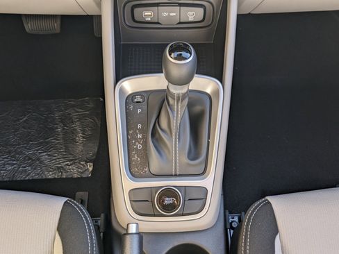 New 2025 Hyundai Venue SEL FWD image 25