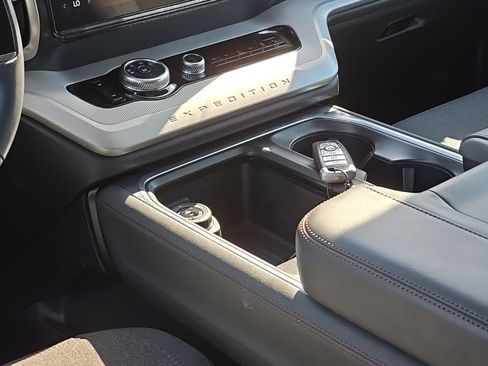 Used 2025 Ford Expedition Max Active AWD/4WD image 13