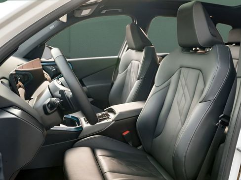 Used 2025 BMW X3 xDrive30i image 2