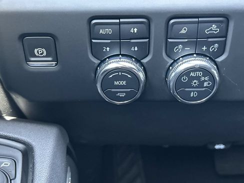 Used 2025 GMC Sierra 1500 AT4 w/ Technology Package AWD/4WD image 18