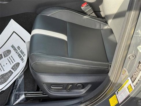 Used 2025 Toyota Camry SE image 18