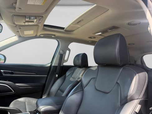 Used 2025 Kia Telluride S FWD image 15