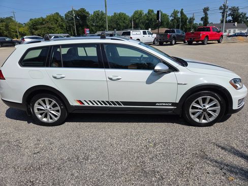 Used 2017 Volkswagen Golf Alltrack SEL AWD/4WD image 4
