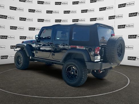 Used 2017 Jeep Wrangler Unlimited Rubicon w/ Connectivity Group AWD/4WD image 4