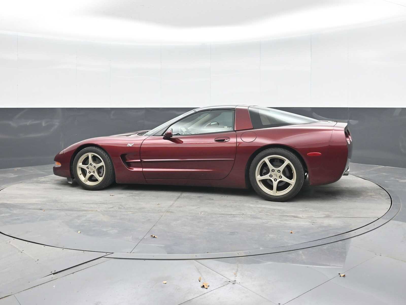 Used 2003 Chevrolet Corvette Coupe w/ Preferred Equipment Group RWD image 3
