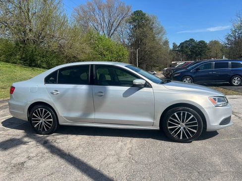 Used 2011 Volkswagen Jetta SE FWD image 10