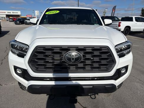 Used 2022 Toyota Tacoma TRD Off-Road image 2