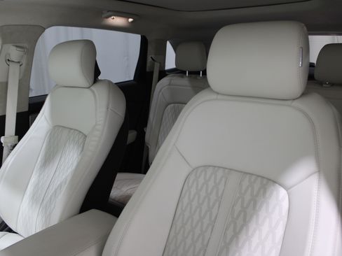 Certified 2021 Lincoln Nautilus Black Label image 5