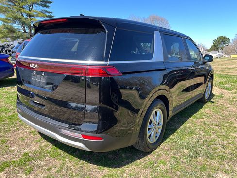 Used 2024 Kia Carnival LX image 5