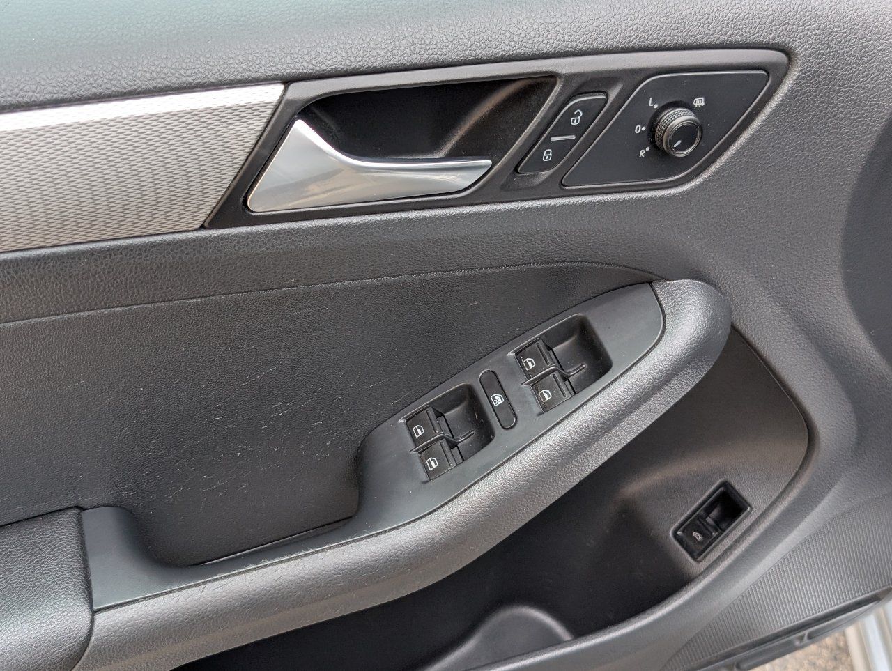 Used 2015 Volkswagen Jetta SE FWD image 15