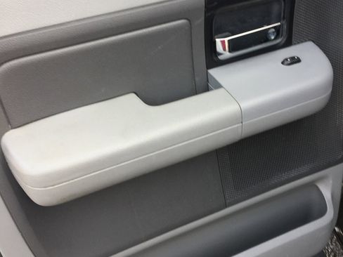 Used 2006 Ford F150 XLT image 12