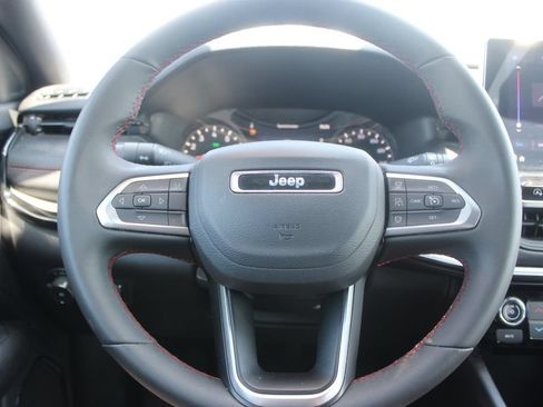 Used 2025 Jeep Compass Trailhawk AWD/4WD image 33