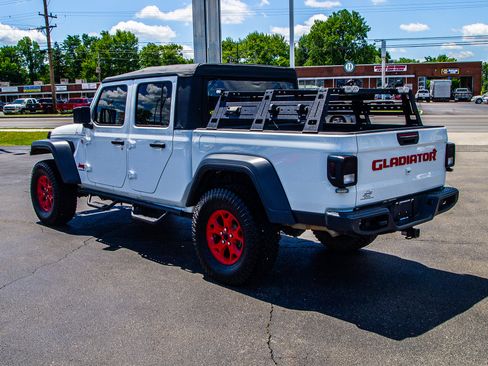 Used 2023 Jeep Gladiator Sport AWD/4WD image 5