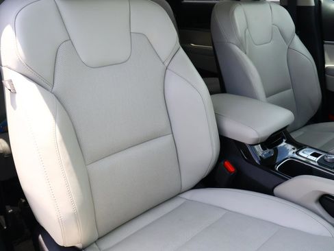 Used 2025 Kia Telluride S FWD image 16