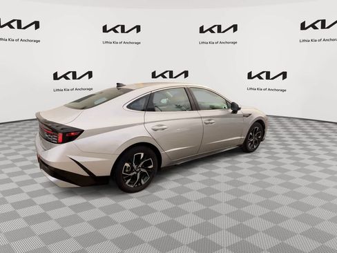 Used 2025 Hyundai Sonata SEL FWD image 8