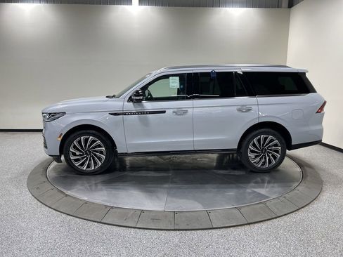 New 2026 Lincoln Navigator Black Label AWD/4WD image 9