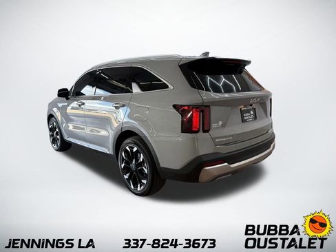 Used 2025 Kia Sorento EX w/ Panoramic Sunroof Package FWD image 3