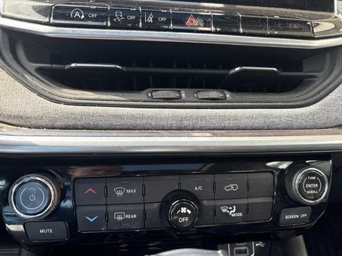 Used 2022 Jeep Compass Latitude w/ Sun and Sound Group AWD/4WD image 11