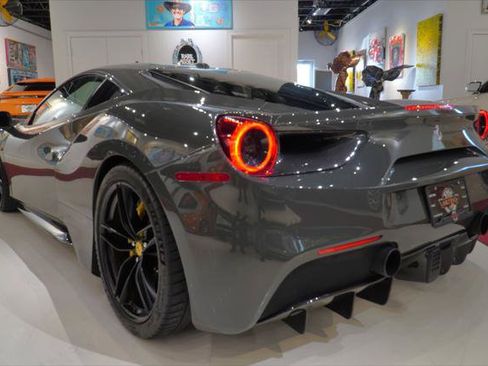 Used 2018 Ferrari 488 GTB RWD image 11