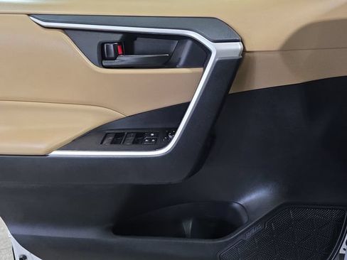 Used 2019 Toyota RAV4 LE w/ All Weather Liner Package FWD image 31