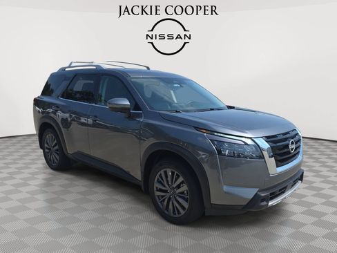Used 2025 Nissan Pathfinder SL w/ SL Premium Package AWD/4WD image 3