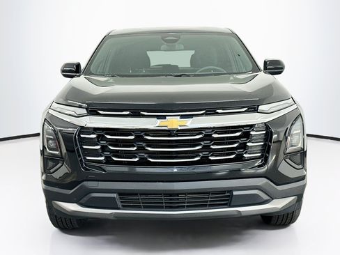 Used 2025 Chevrolet Equinox LT AWD/4WD image 2