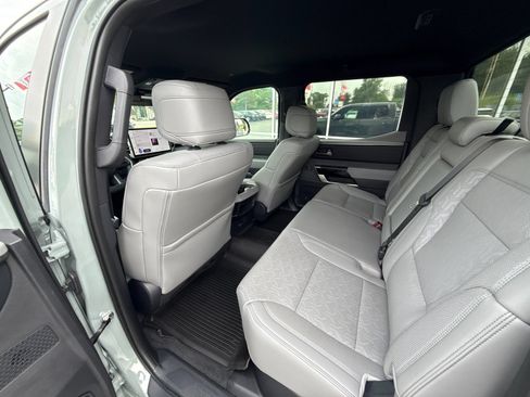 Used 2025 Toyota Tundra Limited AWD/4WD image 12