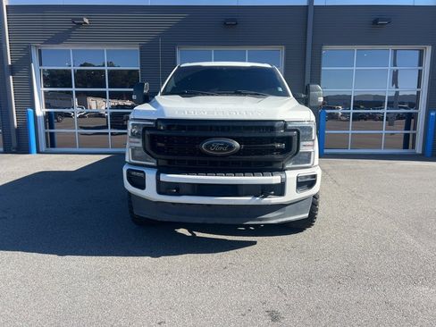 Used 2022 Ford F250 Lariat w/ Black Appearance Package image 5