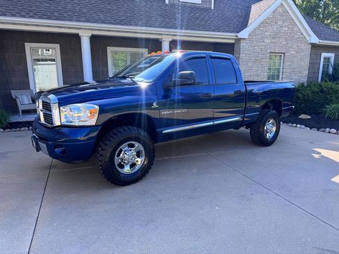 Used 2006 Dodge Ram 2500 Truck Laramie AWD/4WD image 2