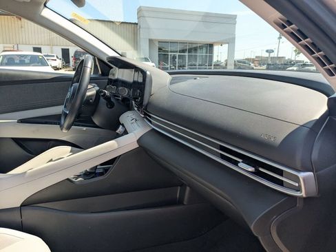 Used 2025 Hyundai Elantra Limited FWD image 37