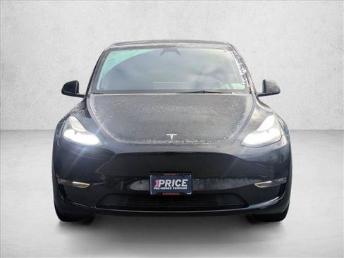 Used 2023 Tesla Model Y Performance image 2