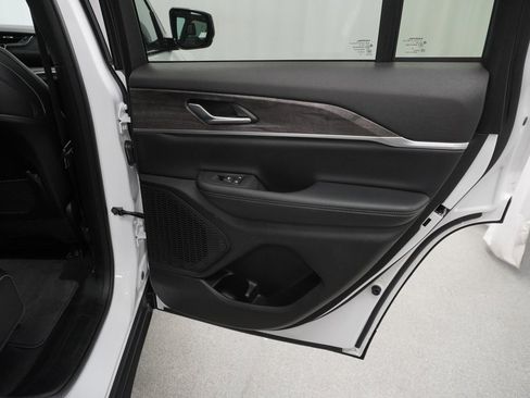 Certified 2024 Jeep Grand Cherokee Limited image 44