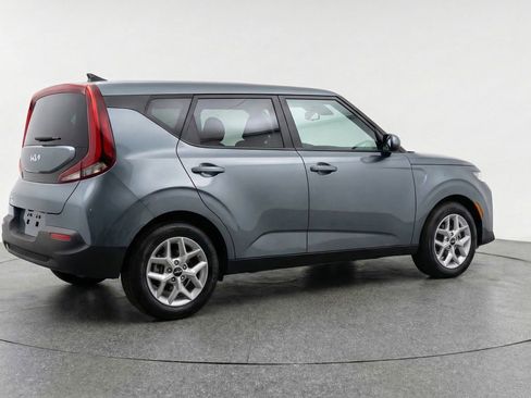 Used 2025 Kia Soul LX w/ LX Technology Package FWD image 9
