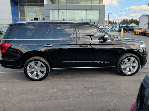 Used 2023 Ford Expedition Platinum AWD/4WD image 2