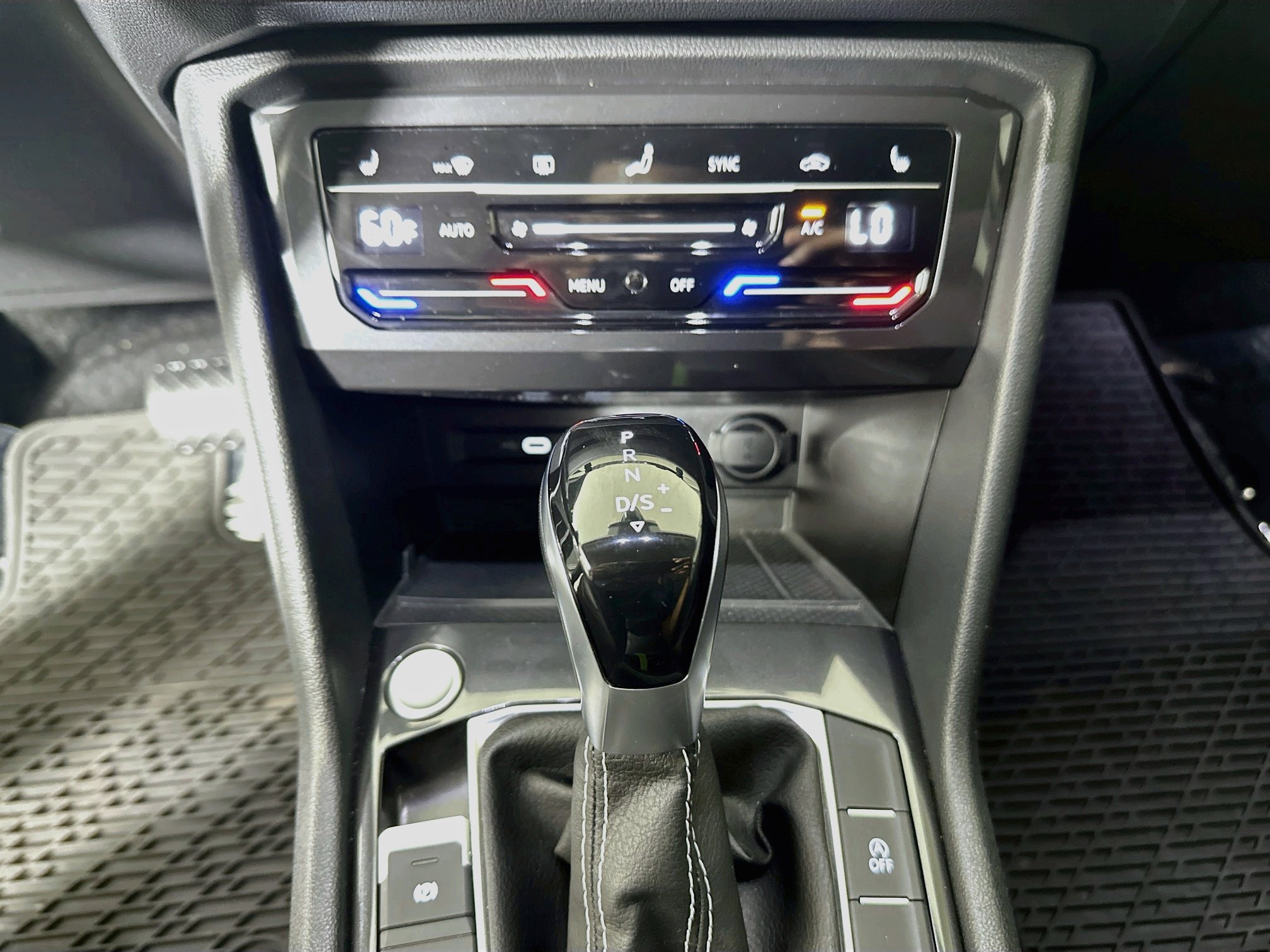 Used 2023 Volkswagen Tiguan SE FWD image 23
