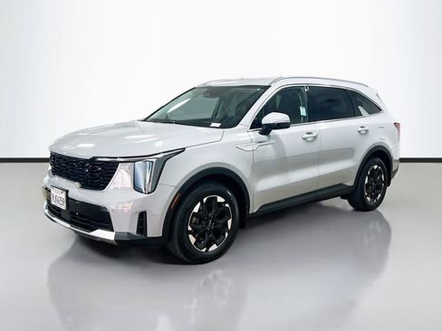 Used 2024 Kia Sorento S image 3