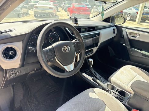 Used 2017 Toyota Corolla LE w/ Carpet Mat Package (TMS) FWD image 6