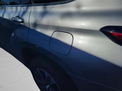 Used 2023 Toyota Highlander XLE image 22