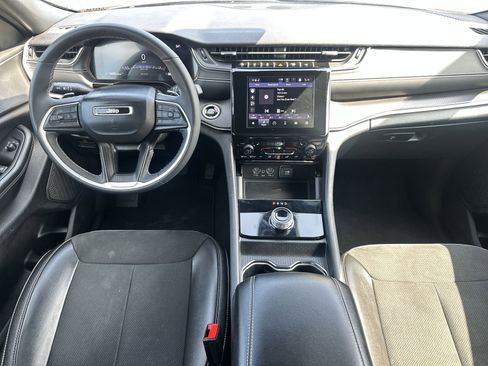 Used 2024 Jeep Grand Cherokee L Laredo image 18