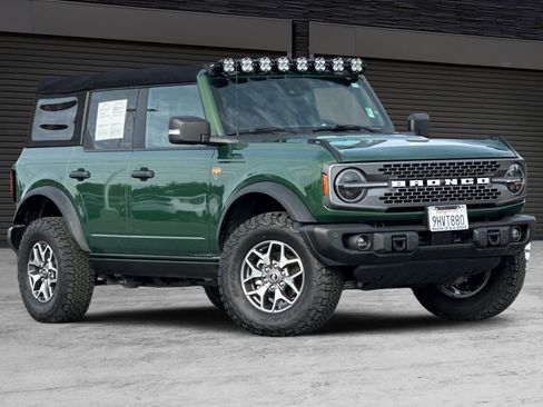 Used 2023 Ford Bronco Badlands image 2