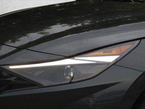 Certified 2021 Hyundai Elantra SEL FWD image 10