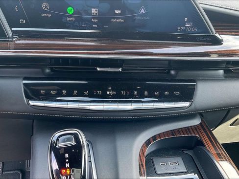 Used 2023 Cadillac Escalade Luxury AWD/4WD image 35