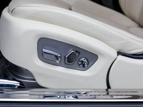 Used 2016 Rolls-Royce Wraith image 22