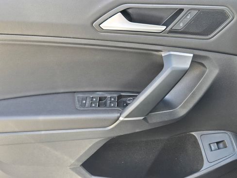 Certified 2020 Volkswagen Tiguan SEL image 28