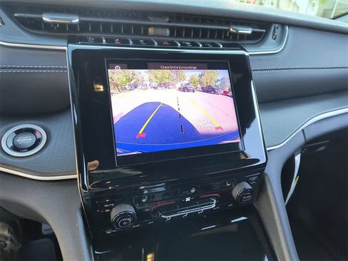 New 2025 Jeep Grand Cherokee Laredo X w/ Luxury Tech Group I image 17