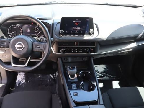 Used 2024 Nissan Rogue S FWD image 27