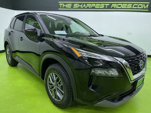 Used 2023 Nissan Rogue S image 2