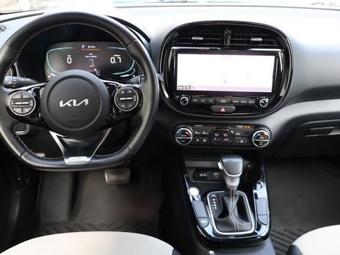 Used 2023 Kia Soul GT-Line FWD image 5