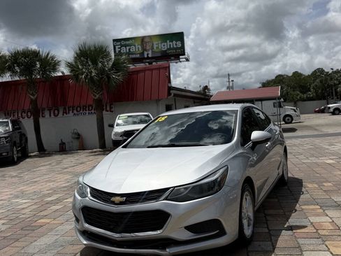 Used 2018 Chevrolet Cruze LT w/ LT Fleet Convenience Package FWD image 2
